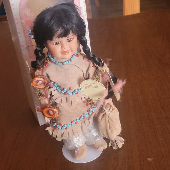 Vintage Native American Doll Emerald Doll Collection Exclusive Design New - Picture 5 of 13